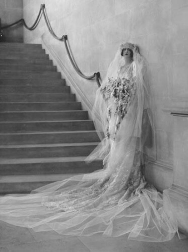 1920s style wedding dress